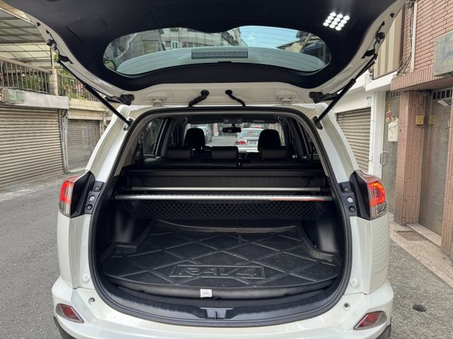 ★大滿配超美低里程豪華版+14萬精裝特仕~認證車原鈑件，IKEY.導航.電視.HUD.行車紀錄.側踏板.電動椅.LED★  第16張相片