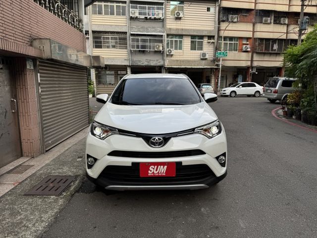 ★大滿配超美低里程豪華版+14萬精裝特仕~認證車原鈑件，IKEY.導航.電視.HUD.行車紀錄.側踏板.電動椅.LED★  第18張相片