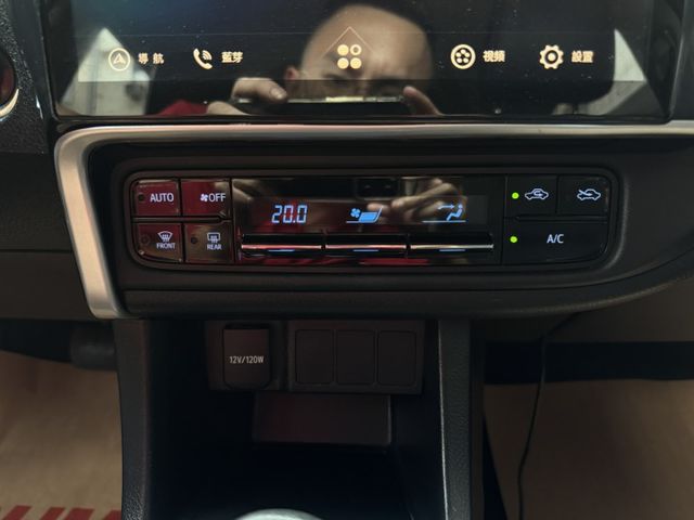 ★特價升級影音全配/LED尾燈~IKEY.導航.CARPLAY.倒車顯影.電視.恆溫.防滑.定速.日行燈，認證車可全貸★  第11張相片