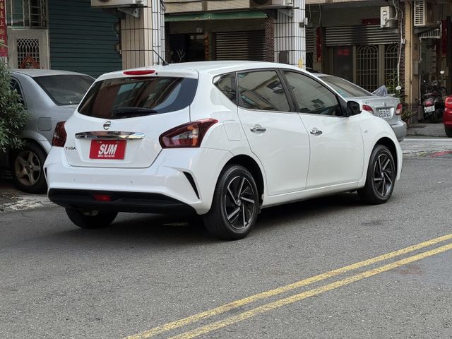 ★全台最低價~運動J版，最美白色系，認證車原鈑件，IKEY.定速.LED頭燈.CARPALY導航.盲點，原廠保養紀錄★  第2張相片