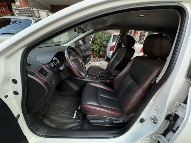 ★全台最低價~運動J版，最美白色系，認證車原鈑件，IKEY.定速.LED頭燈.CARPALY導航.盲點，原廠保養紀錄★  第3張相片