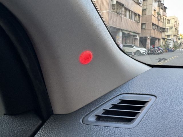 ★全台最低價~運動J版，最美白色系，認證車原鈑件，IKEY.定速.LED頭燈.CARPALY導航.盲點，原廠保養紀錄★  第6張相片