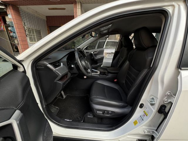 ★旗艦版+升級10萬精裝特仕~IKEY.環景.LV2.電尾.導航.側踏.盲點，低里程原鈑件，原廠紀錄，年底車20領牌★  第3張相片