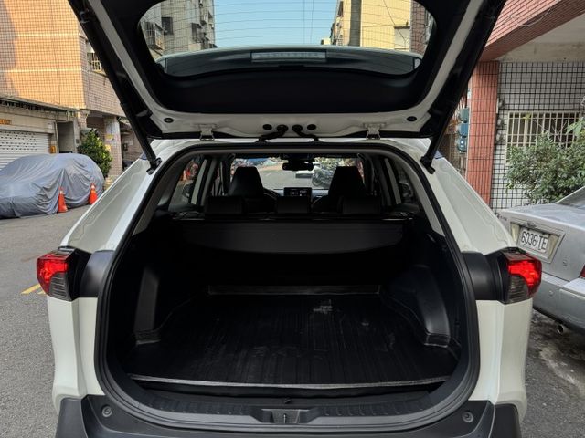 ★旗艦版+升級10萬精裝特仕~IKEY.環景.LV2.電尾.導航.側踏.盲點，低里程原鈑件，原廠紀錄，年底車20領牌★  第7張相片