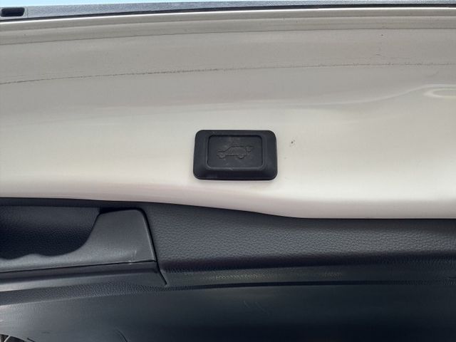 ★旗艦版+升級10萬精裝特仕~IKEY.環景.LV2.電尾.導航.側踏.盲點，低里程原鈑件，原廠紀錄，年底車20領牌★  第8張相片