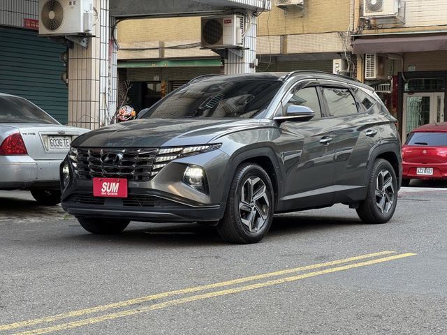 ★汽油B規旗艦版原鈑件認證車+加值五年無限里程保固，全台開價最便宜，便宜新車40幾萬，可全額貸款新車利率★  第1張相片