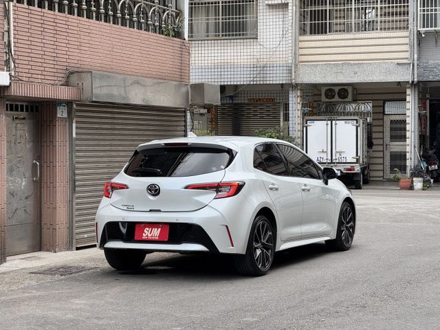 ★超美旗艦版+精裝影音特仕~僅跑2.8萬，認證車原鈑件~電動椅.盲點.HUD.換檔撥片.導航.CARPLAY，可全貸★  第2張相片