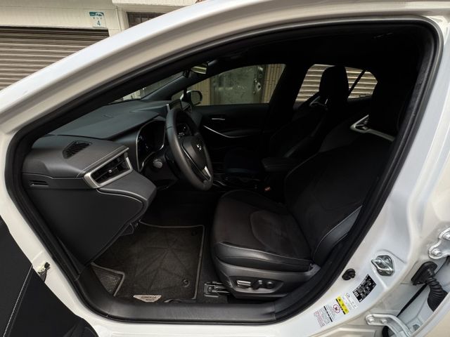 ★超美旗艦版+精裝影音特仕~僅跑2.8萬，認證車原鈑件~電動椅.盲點.HUD.換檔撥片.導航.CARPLAY，可全貸★  第3張相片