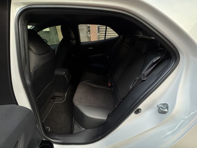 ★超美旗艦版+精裝影音特仕~僅跑2.8萬，認證車原鈑件~電動椅.盲點.HUD.換檔撥片.導航.CARPLAY，可全貸★  第4張相片