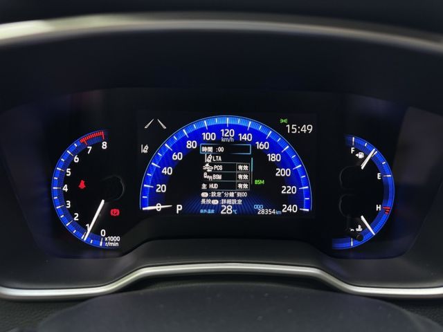 ★超美旗艦版+精裝影音特仕~僅跑2.8萬，認證車原鈑件~電動椅.盲點.HUD.換檔撥片.導航.CARPLAY，可全貸★  第8張相片