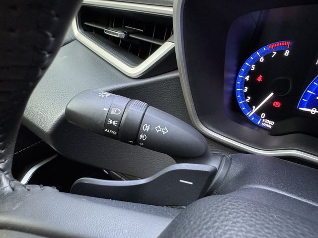 ★超美旗艦版+精裝影音特仕~僅跑2.8萬，認證車原鈑件~電動椅.盲點.HUD.換檔撥片.導航.CARPLAY，可全貸★  第11張相片