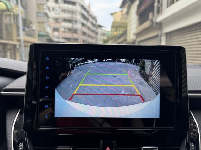 ★超美旗艦版+精裝影音特仕~僅跑2.8萬，認證車原鈑件~電動椅.盲點.HUD.換檔撥片.導航.CARPLAY，可全貸★  第14張相片