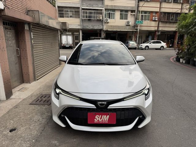 ★超美旗艦版+精裝影音特仕~僅跑2.8萬，認證車原鈑件~電動椅.盲點.HUD.換檔撥片.導航.CARPLAY，可全貸★  第18張相片