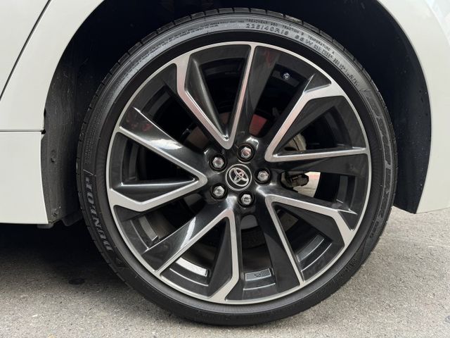 ★超美旗艦版+精裝影音特仕~僅跑2.8萬，認證車原鈑件~電動椅.盲點.HUD.換檔撥片.導航.CARPLAY，可全貸★  第20張相片