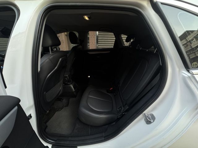 ★秒殺特價中~認證車原鈑件，IKEY.電尾門.LED頭燈.防滑系統.倒車顯影.電子手煞車，可全額貸款，比較後就知多便宜★  第8張相片