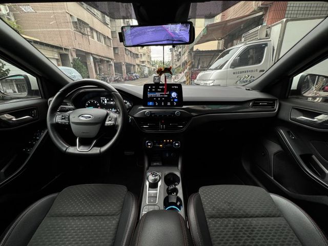 ★超美ST-LINE運動版~僅跑8萬多，認證車原鈑件，原廠大包.IKEY.LV2.盲點.HUD.B&O音響.LED頭燈★  第5張相片