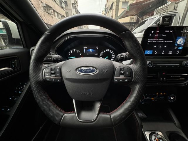 ★超美ST-LINE運動版~僅跑8萬多，認證車原鈑件，原廠大包.IKEY.LV2.盲點.HUD.B&O音響.LED頭燈★  第7張相片