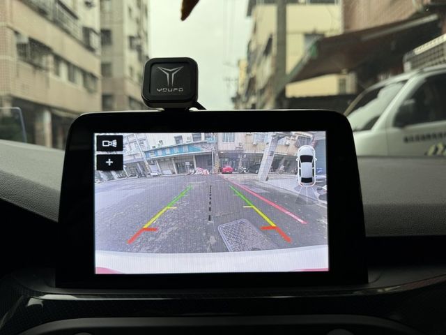 ★超美ST-LINE運動版~僅跑8萬多，認證車原鈑件，原廠大包.IKEY.LV2.盲點.HUD.B&O音響.LED頭燈★  第10張相片