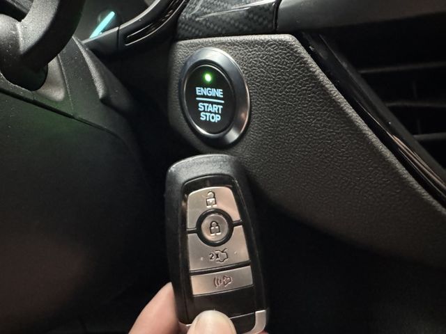 ★超美ST-LINE運動版~僅跑8萬多，認證車原鈑件，原廠大包.IKEY.LV2.盲點.HUD.B&O音響.LED頭燈★  第15張相片