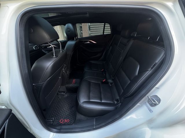 ★末代Q30 1.6渦輪頂級風尚版~低里程認證車原鈑，IKEY.環景.ACC.AEB.盲點.雙電動椅.車道偏移，可全貸★  第4張相片