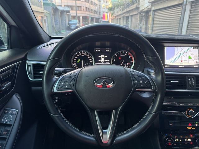 ★末代Q30 1.6渦輪頂級風尚版~低里程認證車原鈑，IKEY.環景.ACC.AEB.盲點.雙電動椅.車道偏移，可全貸★  第14張相片