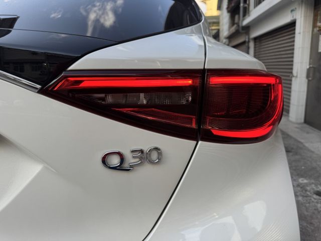★末代Q30 1.6渦輪頂級風尚版~低里程認證車原鈑，IKEY.環景.ACC.AEB.盲點.雙電動椅.車道偏移，可全貸★  第19張相片