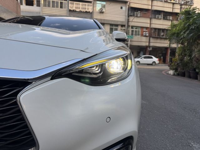 ★末代Q30 1.6渦輪頂級風尚版~低里程認證車原鈑，IKEY.環景.ACC.AEB.盲點.雙電動椅.車道偏移，可全貸★  第20張相片