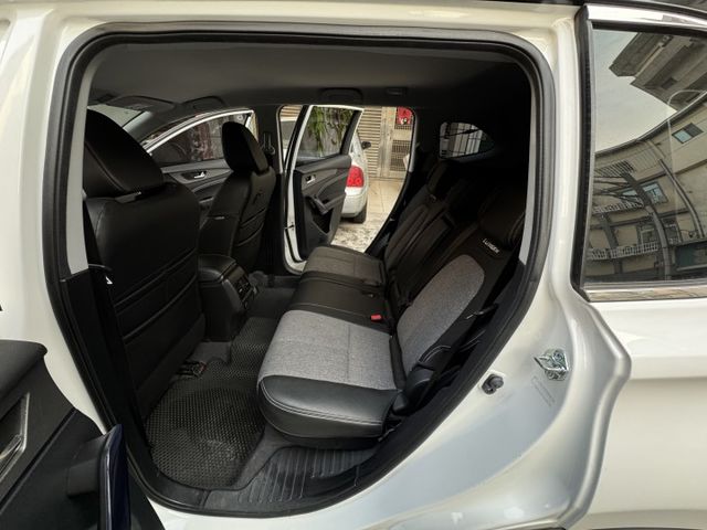 ★改款NEO車型外表更好看~僅跑4萬多雙色黑車頂，IKEY.環景.ACC.電尾門.盲點.CARPLAY.HUD，原鈑件★  第4張相片