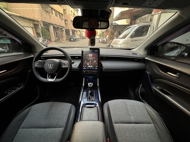 ★改款NEO車型外表更好看~僅跑4萬多雙色黑車頂，IKEY.環景.ACC.電尾門.盲點.CARPLAY.HUD，原鈑件★  第5張相片