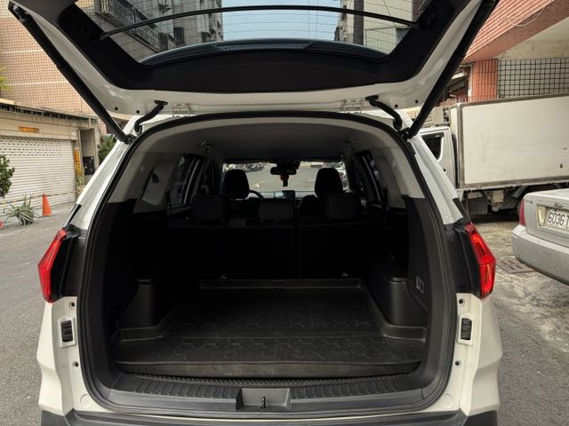 ★改款NEO車型外表更好看~僅跑4萬多雙色黑車頂，IKEY.環景.ACC.電尾門.盲點.CARPLAY.HUD，原鈑件★  第9張相片