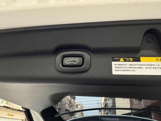 ★改款NEO車型外表更好看~僅跑4萬多雙色黑車頂，IKEY.環景.ACC.電尾門.盲點.CARPLAY.HUD，原鈑件★  第10張相片