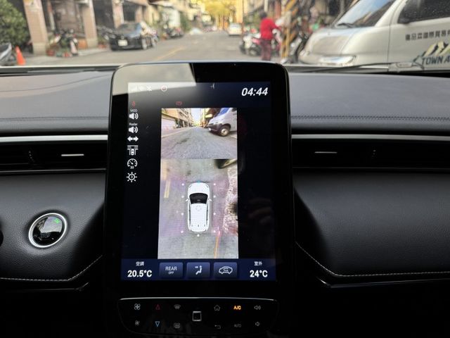 ★改款NEO車型外表更好看~僅跑4萬多雙色黑車頂，IKEY.環景.ACC.電尾門.盲點.CARPLAY.HUD，原鈑件★  第14張相片