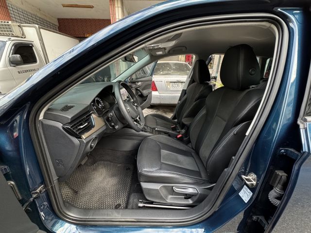 ★1.5渦輪豪華菁英版~僅跑4萬多低里程，認證車原鈑件，IKEY.LV2.盲點.雙電熱椅.電動尾門.LED，可全額貸款★  第3張相片