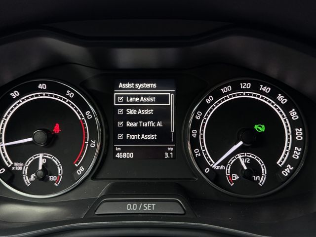 ★1.5渦輪豪華菁英版~僅跑4萬多低里程，認證車原鈑件，IKEY.LV2.盲點.雙電熱椅.電動尾門.LED，可全額貸款★  第8張相片