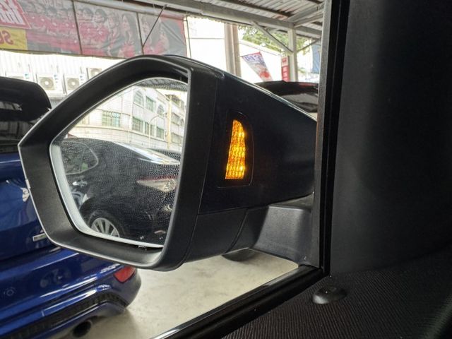 ★1.5渦輪豪華菁英版~僅跑4萬多低里程，認證車原鈑件，IKEY.LV2.盲點.雙電熱椅.電動尾門.LED，可全額貸款★  第11張相片