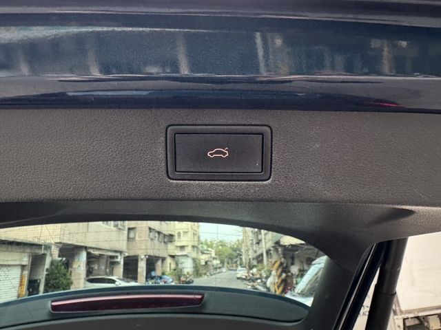 ★1.5渦輪豪華菁英版~僅跑4萬多低里程，認證車原鈑件，IKEY.LV2.盲點.雙電熱椅.電動尾門.LED，可全額貸款★  第13張相片