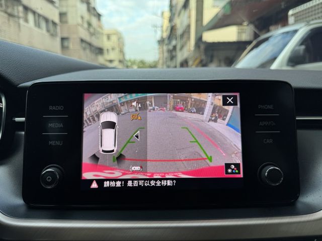 ★1.5渦輪豪華菁英版~僅跑4萬多低里程，認證車原鈑件，IKEY.LV2.盲點.雙電熱椅.電動尾門.LED，可全額貸款★  第16張相片