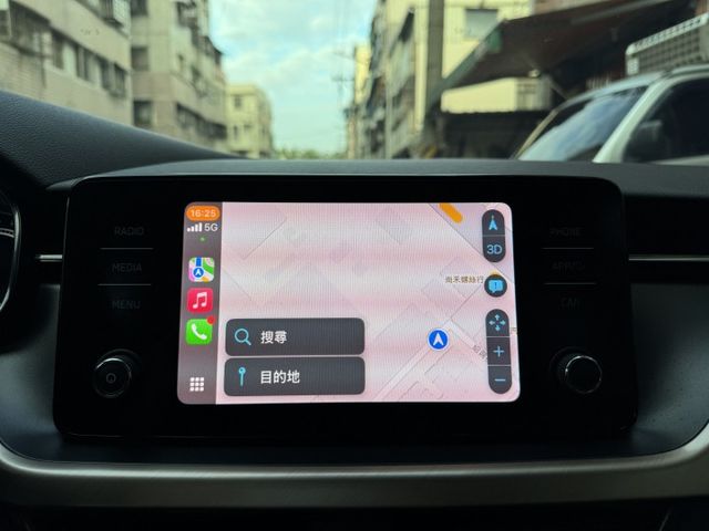 ★1.5渦輪豪華菁英版~僅跑4萬多低里程，認證車原鈑件，IKEY.LV2.盲點.雙電熱椅.電動尾門.LED，可全額貸款★  第18張相片