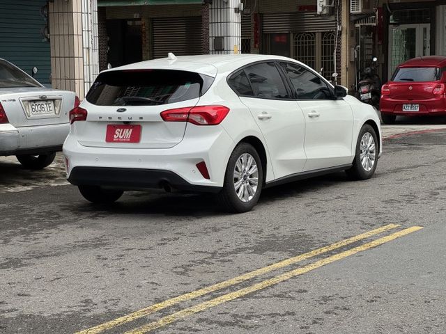 ★挑戰全台最低價~年底車12月出廠，最美白色系，認證車原鈑件，盲點.定速.CARPLAY導航.倒車顯影.防滑，可全額貸★  第2張相片