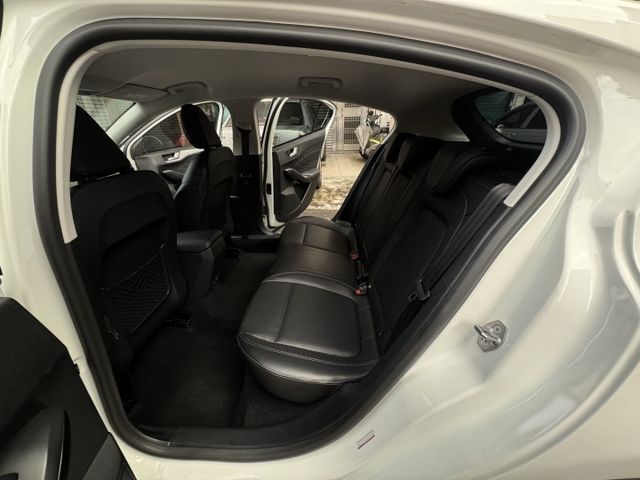 ★挑戰全台最低價~年底車12月出廠，最美白色系，認證車原鈑件，盲點.定速.CARPLAY導航.倒車顯影.防滑，可全額貸★  第4張相片