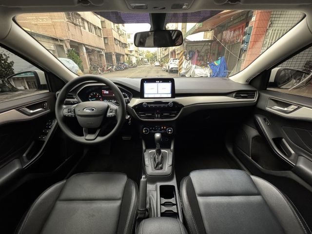 ★挑戰全台最低價~年底車12月出廠，最美白色系，認證車原鈑件，盲點.定速.CARPLAY導航.倒車顯影.防滑，可全額貸★  第5張相片