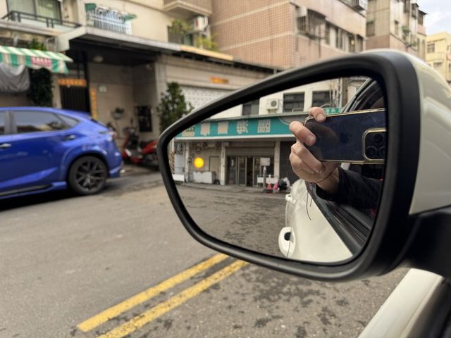 ★挑戰全台最低價~年底車12月出廠，最美白色系，認證車原鈑件，盲點.定速.CARPLAY導航.倒車顯影.防滑，可全額貸★  第7張相片