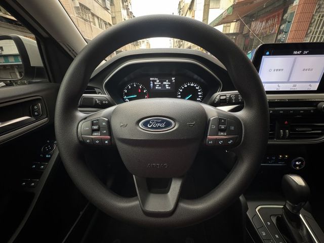 ★挑戰全台最低價~年底車12月出廠，最美白色系，認證車原鈑件，盲點.定速.CARPLAY導航.倒車顯影.防滑，可全額貸★  第9張相片