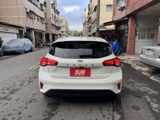 ★挑戰全台最低價~年底車12月出廠，最美白色系，認證車原鈑件，盲點.定速.CARPLAY導航.倒車顯影.防滑，可全額貸★  第18張相片