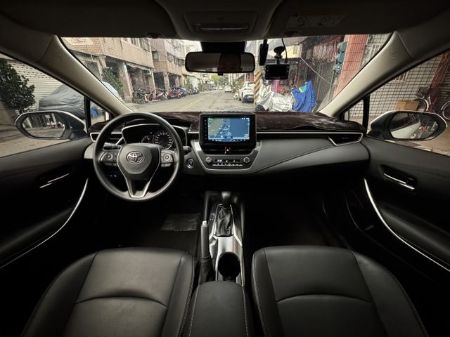 ★稀有尊爵版+10萬精裝特仕~僅跑2萬，環景影像.導航.LED.IKEY.盲點.CARPLAY，認證車原鈑，原廠保固中★  第5張相片