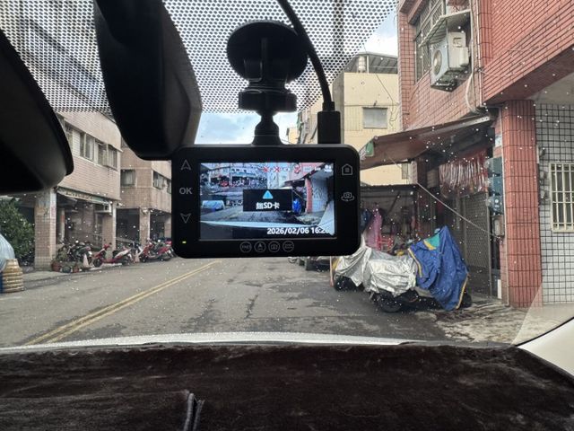 ★稀有尊爵版+10萬精裝特仕~僅跑2萬，環景影像.導航.LED.IKEY.盲點.CARPLAY，認證車原鈑，原廠保固中★  第14張相片