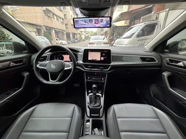 ★超美低里程1.5渦輪高規SD版+選配雙色套件/電子後視鏡~僅跑2萬，IKEY.盲點.LV2.電尾.記憶電動椅，原鈑件★  第4張相片