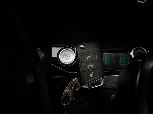 ★超美低里程1.5渦輪高規SD版+選配雙色套件/電子後視鏡~僅跑2萬，IKEY.盲點.LV2.電尾.記憶電動椅，原鈑件★  第12張相片