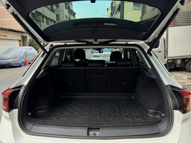 ★超美低里程1.5渦輪高規SD版+選配雙色套件/電子後視鏡~僅跑2萬，IKEY.盲點.LV2.電尾.記憶電動椅，原鈑件★  第18張相片