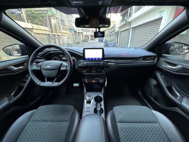 ★LOMMEL賽道版~認證車原鈑件，原廠大包.德制18吋鋁圈.智能LED頭燈.LV2.B&O音響.電動椅.盲點，可全貸★  第6張相片